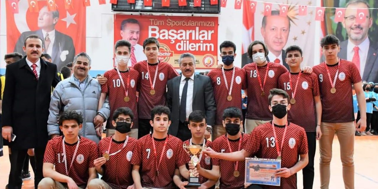 Seydişehir'de okul sporları ödül töreni