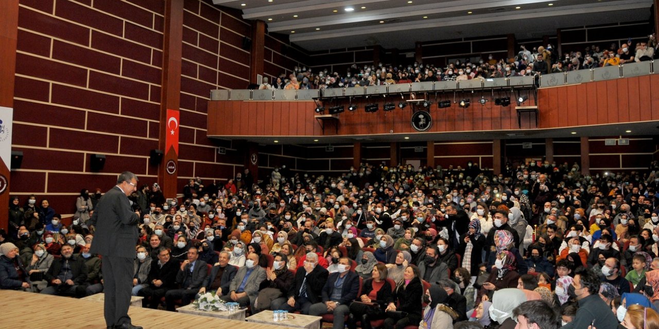 Büyükşehir ilçelerde kültür hayatına katkı sağlıyor