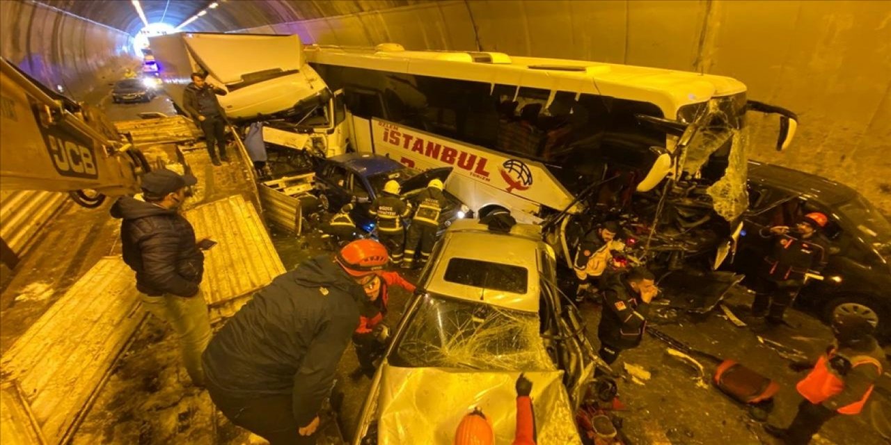 Bolu Dağı Tüneli'ndeki kazada hastaneye kaldırılan 17 kişiden biri hayatını kaybetti