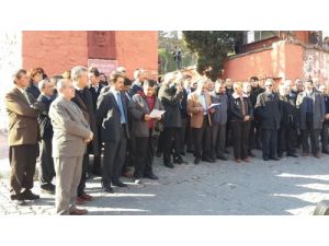 Burnu Kırılan Öğretmene Yönelik Şiddet Protesto Edildi