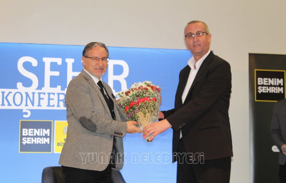 Prof.Dr. Mustafa Karataş Hoca Yunak’ta Vatandaşlarla Buluştu