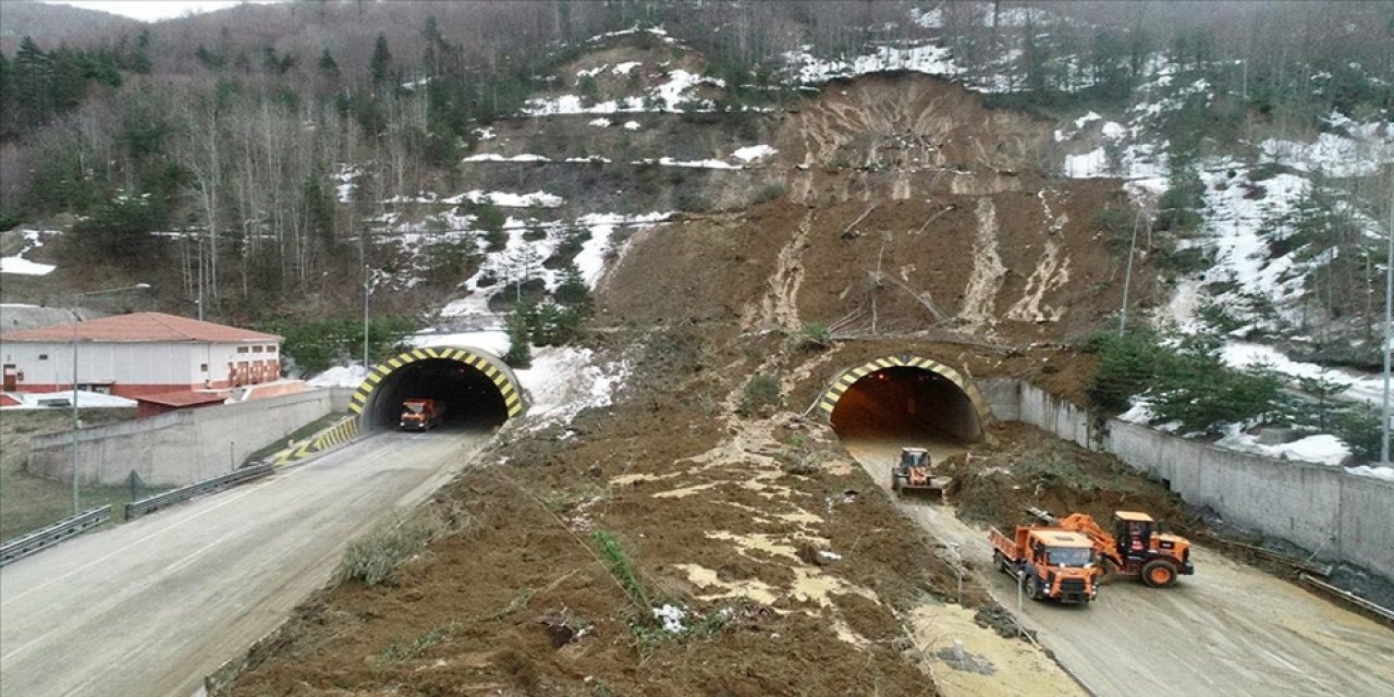 Bolu Dağı Tüneli'nde yol açma çalışmaları sürüyor