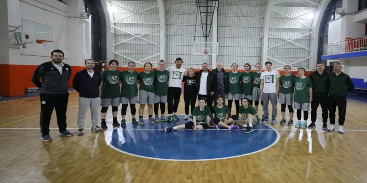 Konyaspor Basketbol’dan kızlara moral ziyareti