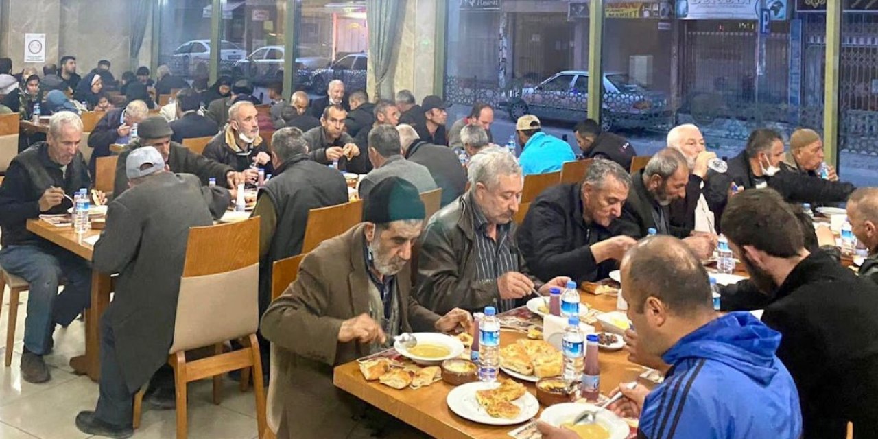 Konya’nın meczupları iftarda buluştu 