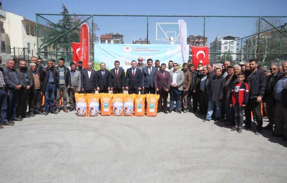 Beyşehir'de 176 çiftçiye 3 ton yağlık ayçiçeği tohumu dağıtıldı