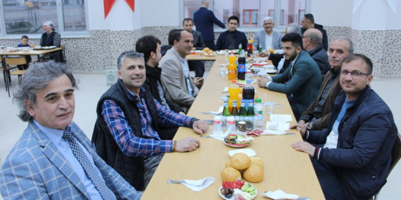 Yunak Meslek Yüksekokulunda iftar programı düzenlendi