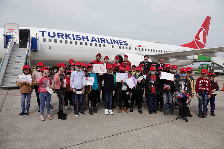 THY, Giresun ve Ordu'nun köylerinde yaşayan çocukları uçakla tanıştırdı