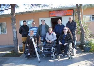 Tofd, 3 Engelli Üyesine Akülü Araç Verdi