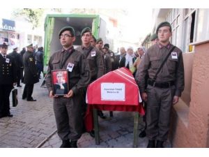 İstanbul'da Denize Düşerek Boğulan Asker, Mersin'de Toprağa Verildi