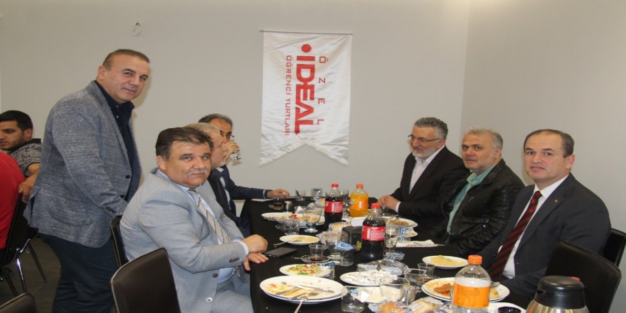 Baydar dostlarını iftarda ağırladı 