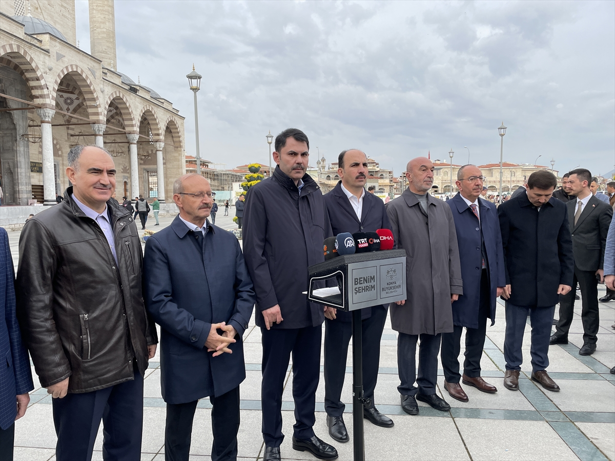 Bakan Murat Kurum, Konya'da vatandaşlarla bayramlaştı