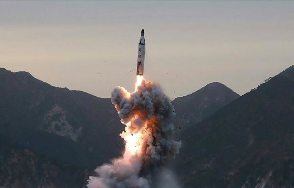 Kuzey Kore doğu kıyısı açıklarına 'şüpheli' bir füze fırlattı