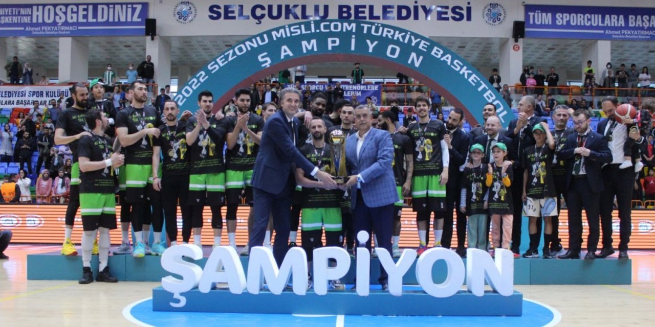 Şampiyon Manisa kupasını Konya’da aldı