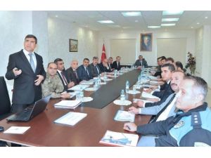 Vali Oduncu: Tüm Gençleri Kendi Çocuklarımızı Koruduğumuz Gibi Korumalıyız