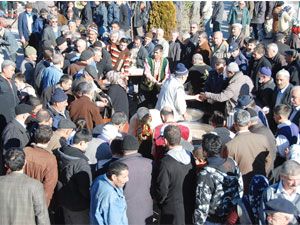 Akşehir Belediyesi’nden aşure ikramı