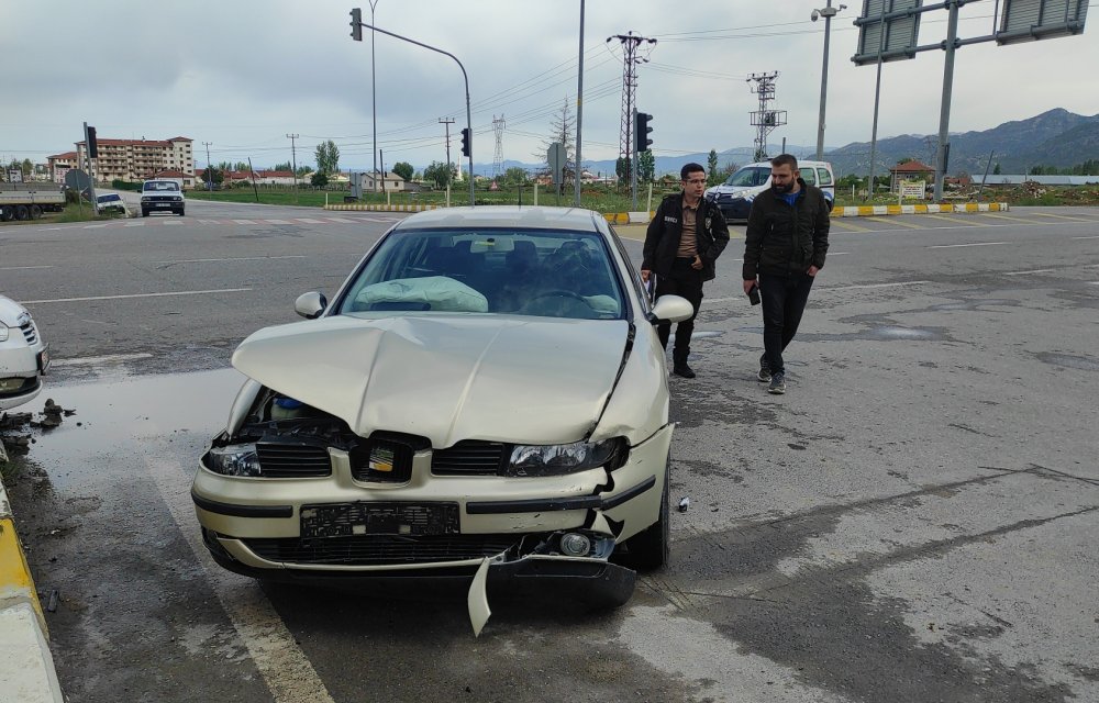 Konya'da trafik kazası 2 kişi yaralandı