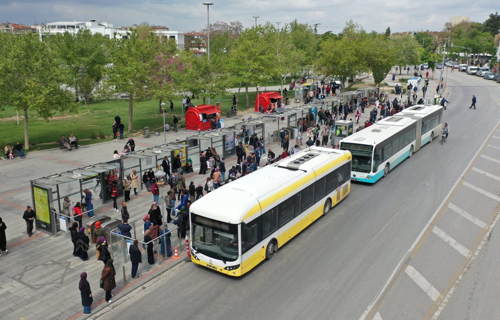 Büyükşehir'den Turnikeli Otobüs Durağı