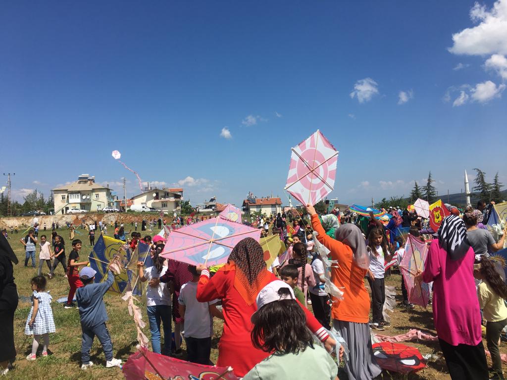 Beyşehir'de uçurtma şenliği ve piknik düzenlendi