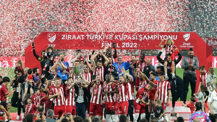 Futbolda 60. Türkiye Kupası'nı Sivasspor kazandı