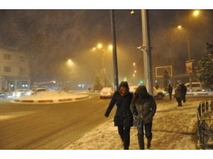 Afyonkarahisar'a Mevsimin İlk Karı Yağdı