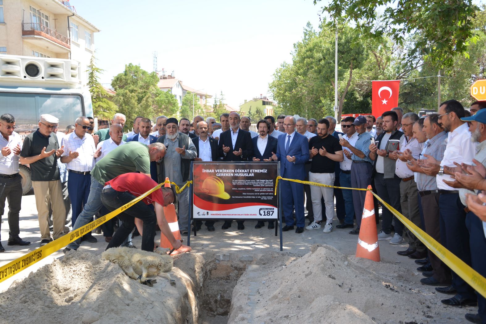 İçeriçumra Mahallesi'nde doğalgaz çalışmalarına başlandı