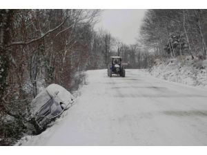 Bolu'da Kar Yağdı, Araçlar Yolda Kaldı