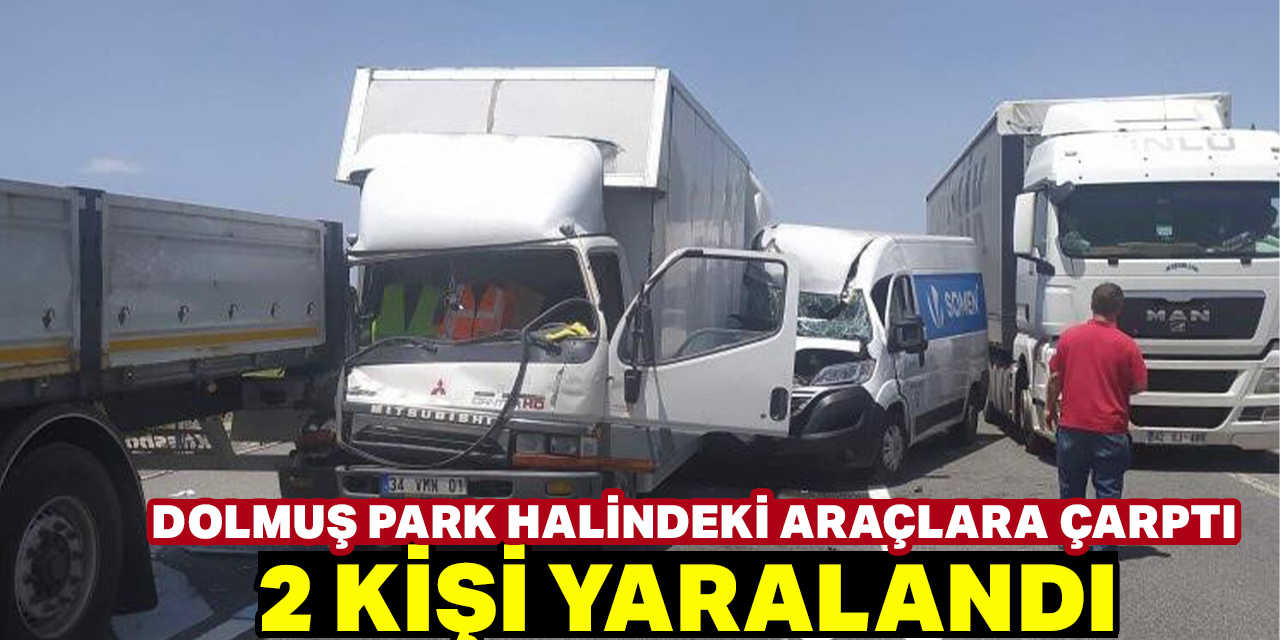 Dolmuş park halindeki araçlara çarptı, 2 kişi yaralandı