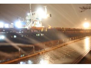 Zonguldak'ta Kuru Yük Gemisi Karaya Oturdu