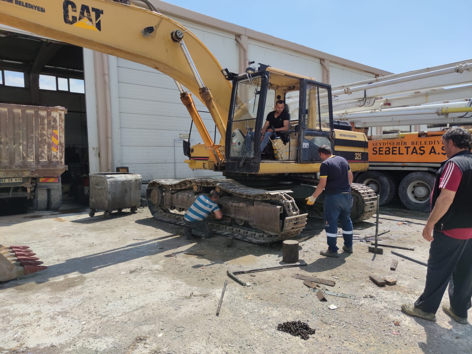 Seydişehir'de iş makinaları  yeniden tamir ediliyor