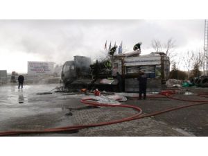 Kamyon Yandı, Sürücüler Yaralandı