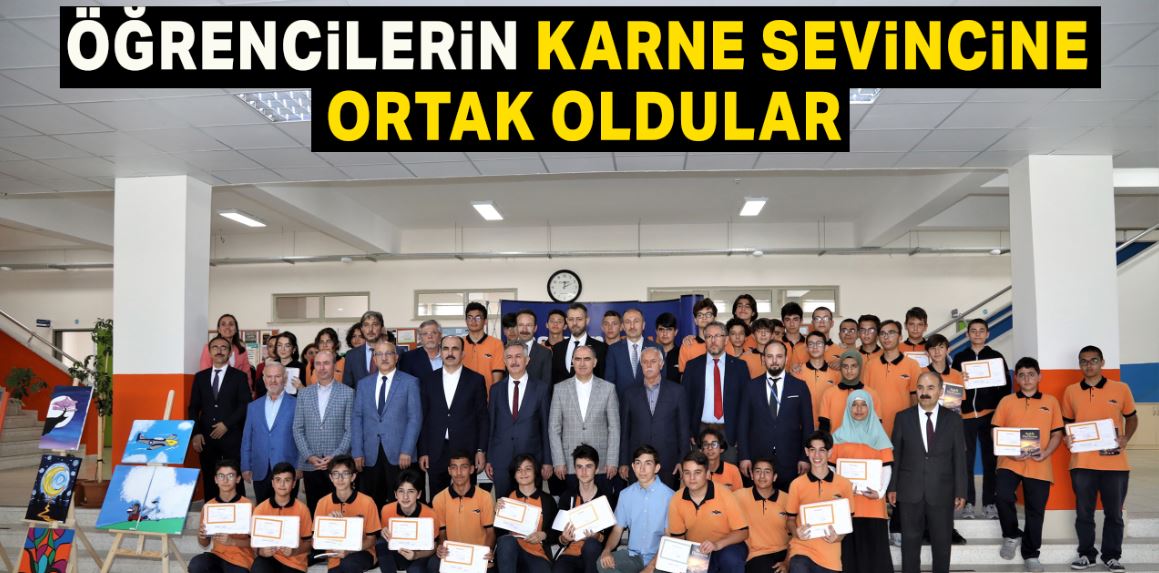 Öğrencilerin karne sevincine ortak oldular