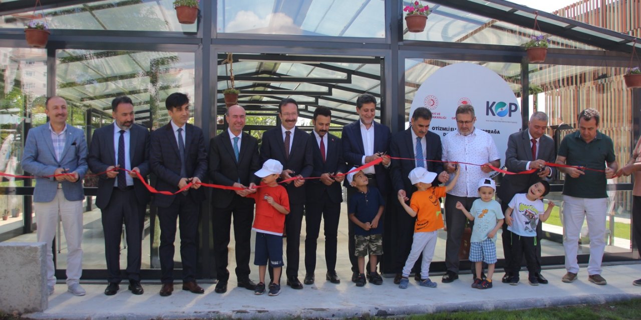 Konya'da otizmli bireylerin tedavisine katkı için kurulan "SOBE Sera" açıldı