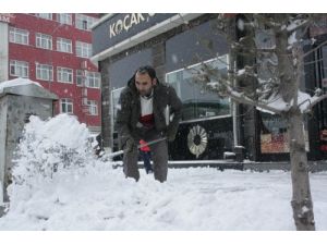 Kars Ve Sarıkamış'ta Kar Kalınlığı 40 Santimetreyi Buldu