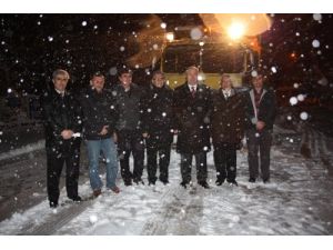 Bursa'da Karın Kapattığı Köy Yolları Açıldı