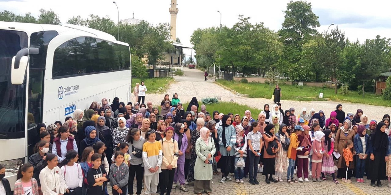 Ali Şeker Vakfı Kur'an kursu öğrencilerine gezi düzenledi