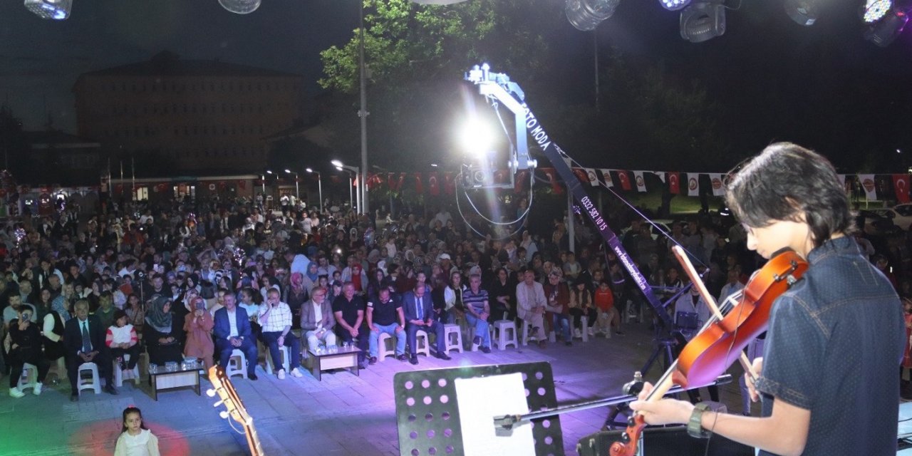 “Seydişehir Söylüyor” halk konseri beğeni topladı