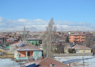 Kulu'ya yılın ilk karı yağdı.