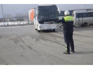 Kar Lastikleri Denetlendi