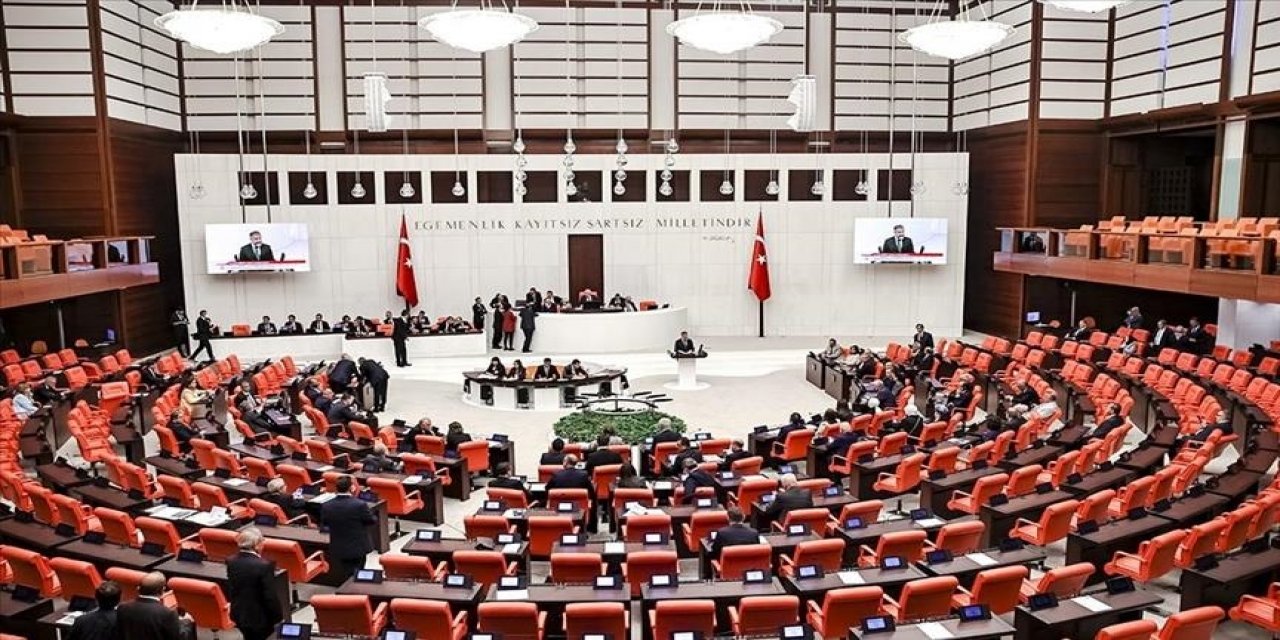 Genel Kurulda 'Cumhurbaşkanı ödeneğinin yüzde 20,2 artırılmasına' ilişkin ifade 2022 yılı ek bütçe teklifinden çıkarıldı