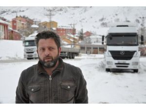 Tunceli'de Kar Yağışı Ve Buzlanma Araçları Yolda Bıraktı