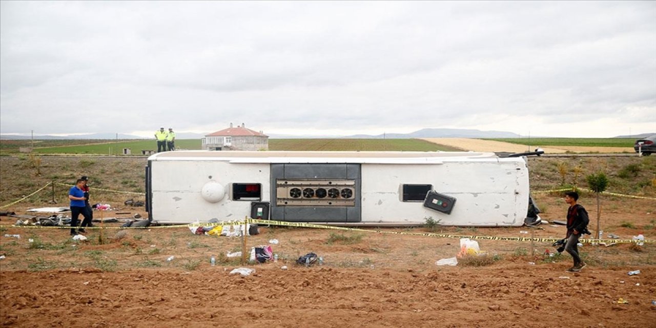 Kayseri'de şarampole devrilen tur otobüsündeki 30 kişi yaralandı