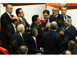 Meclis'te Kürdistan Üzerinden Yumruklu Tartışma