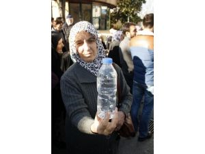 Köylü Kadınlar Temiz Su İçin Ağladı