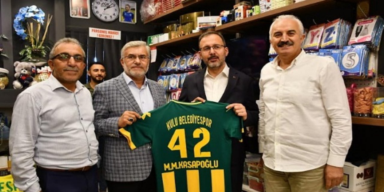 Bakan Kasapoğlu’na Kulu Belediyespor forması