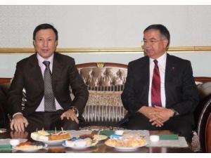Savunma Bakanı Yılmaz Kazakistan’da