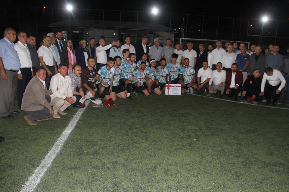 Beyşehir'de düzenlenen futbol turnuvasında kupalar sahiplerini buldu