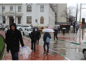 Bursalılar, Sabah Kar Beklerken, Yağmur Sürpriziyle Karşılaştı