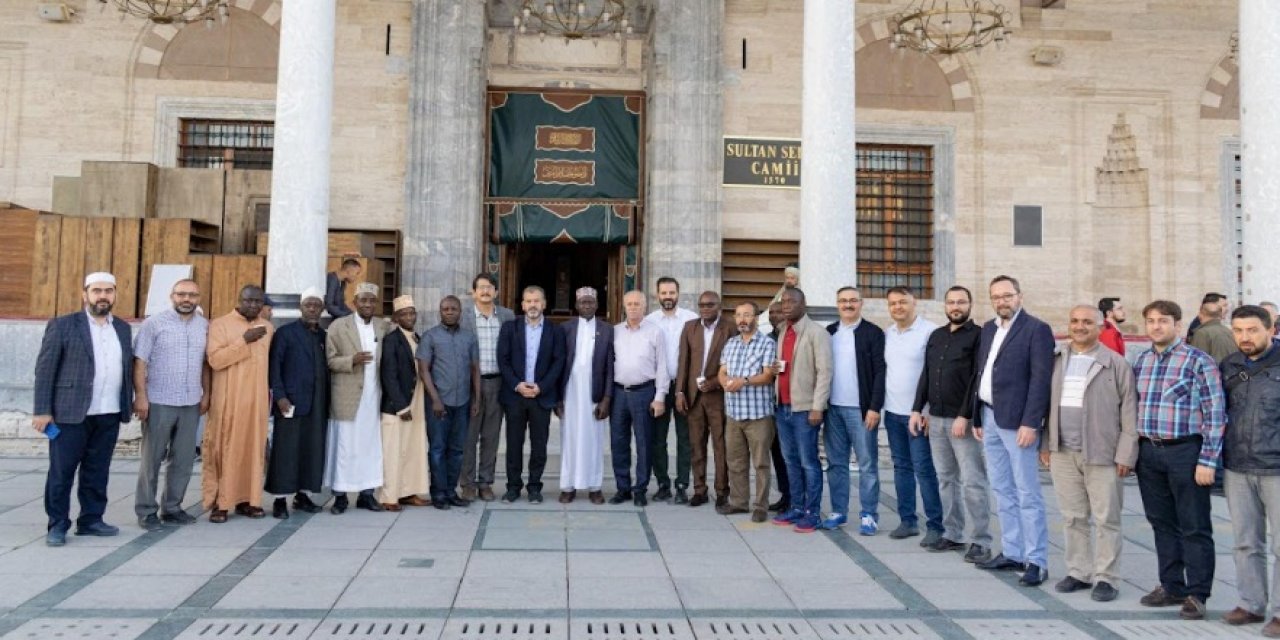 Konya'da aileler sabah namazında buluştu