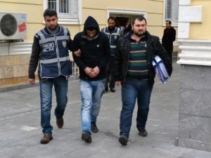 Sokak Satıcılarına Operasyon: 4 Gözaltı