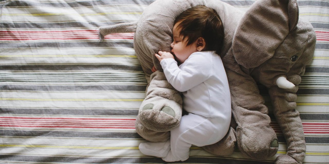 Ağlayan bebeği uyutmanın en iyi yöntemi nedir?